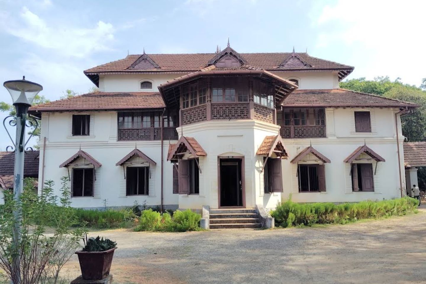 Kollengode Palace Munnar (Entry Fee, Timings, History, Built by, Images & Location)
